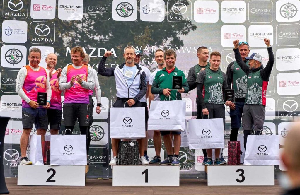 Zwycięzcy - finałowej rundy Warszawskiej Ligi Żeglarskiej. Fot. WLŻ